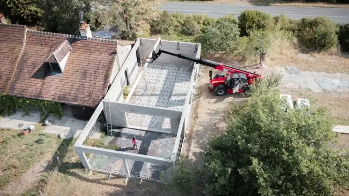 Vue aérienne de l’extension en construction à Pouzy-Mésangy.