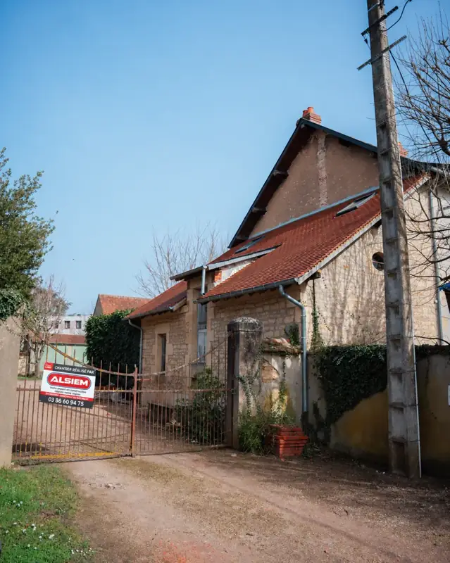 Toiture rénovée d’une maison à Nevers.