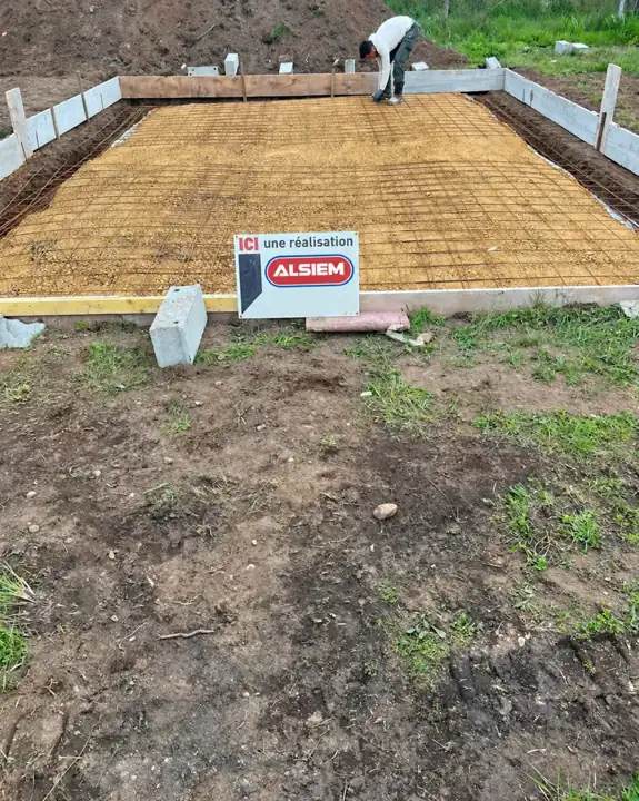 Préparation du sol avant réalisation d’une terrasse.