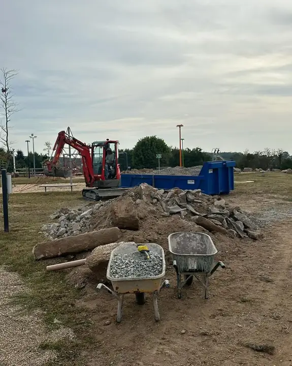 Réaménagement des abords d’un équipement communal à Sougy-sur-Loire.