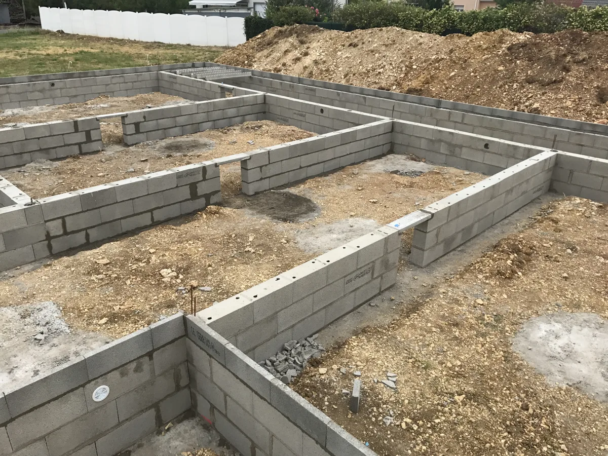 Ouvrages de fondation en cours de réalisation.