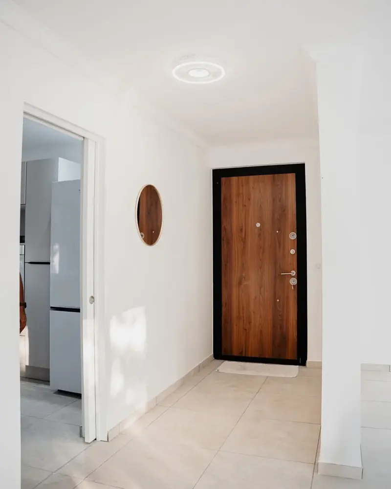 Menuiseries intérieures et finitions d’un logement.