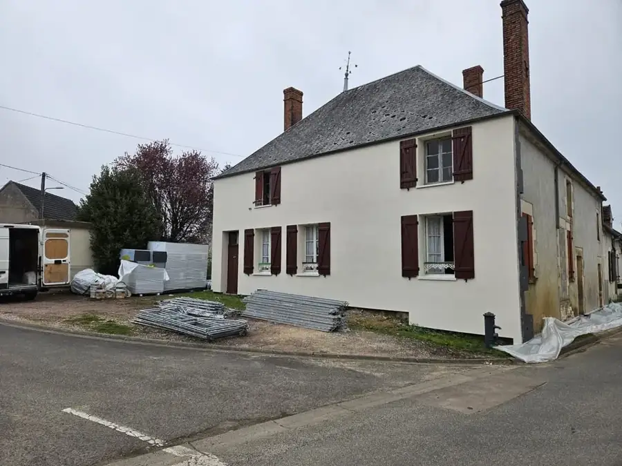 Façades terminées après isolation extérieure à Pouilly-sur-Loire.